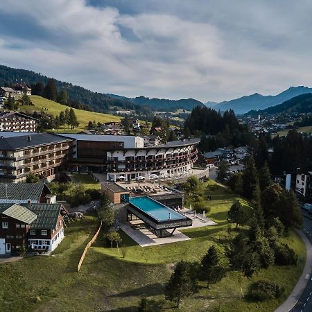 A-Rosa Ifen Hotel Kleinwalsertal Hirschegg  외부 사진 Aerial view of the resort
