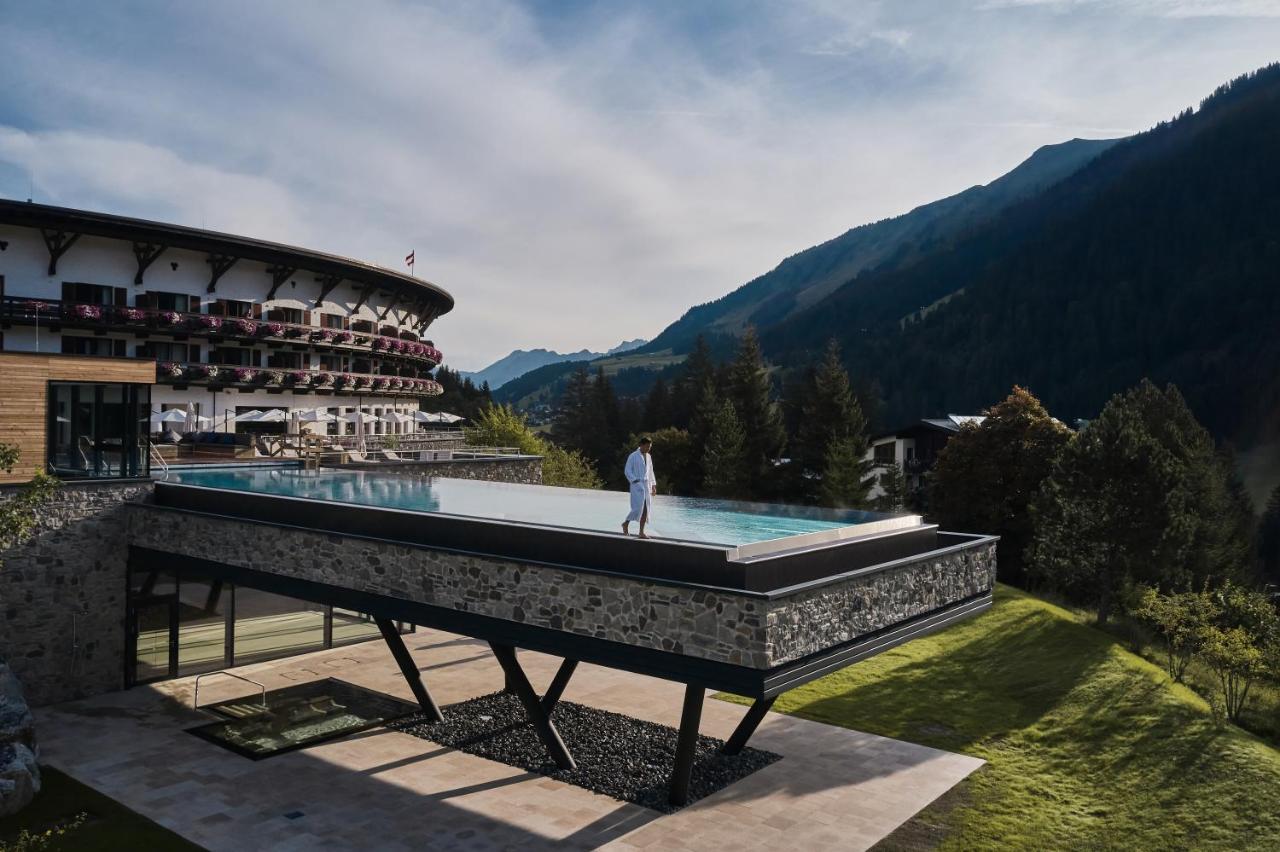 A-Rosa Ifen Hotel Kleinwalsertal Hirschegg  외부 사진 The swimming pool at the Hotel Axelmannstein