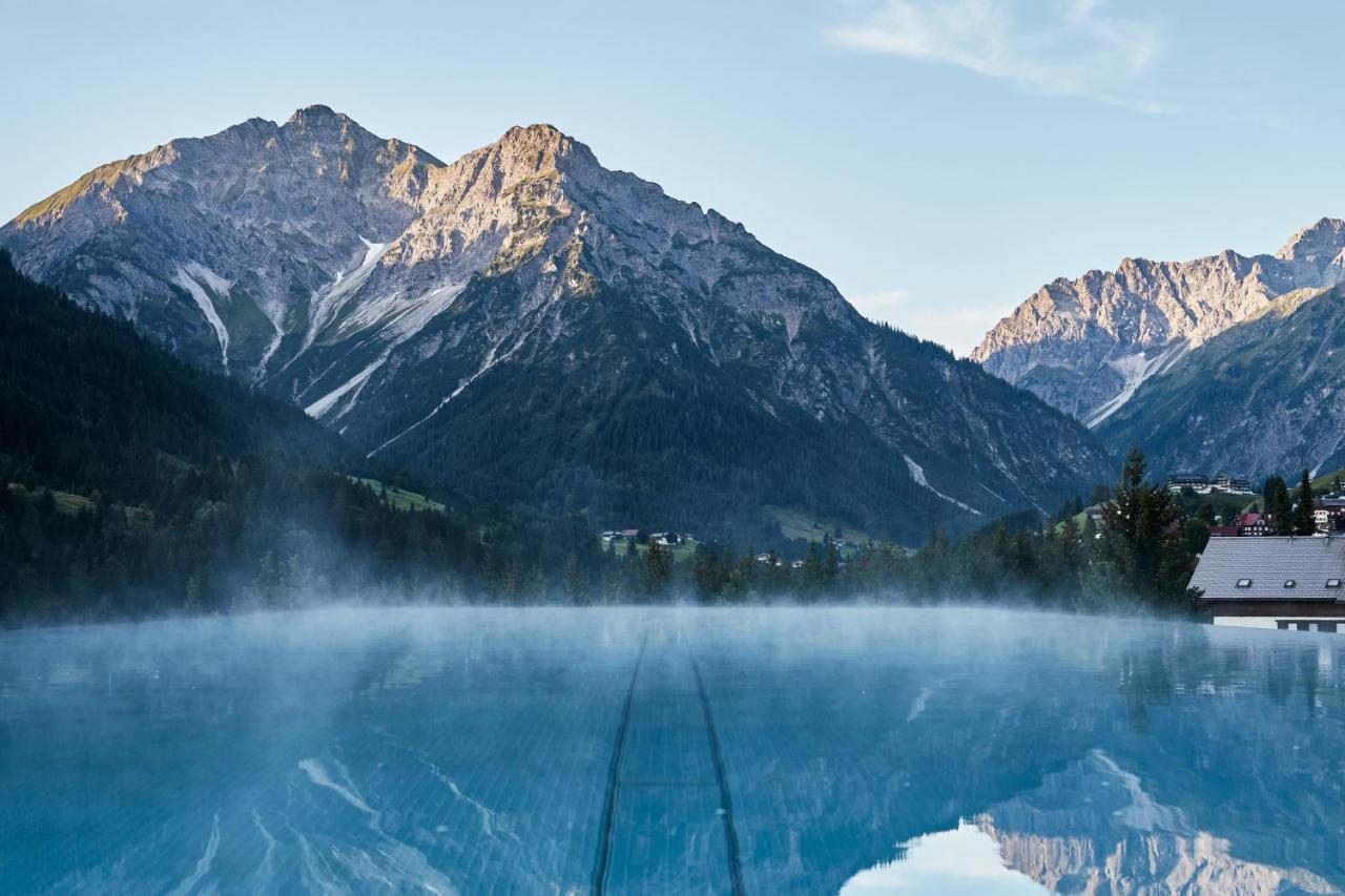 A-Rosa Ifen Hotel Kleinwalsertal Hirschegg  외부 사진 The lake in winter