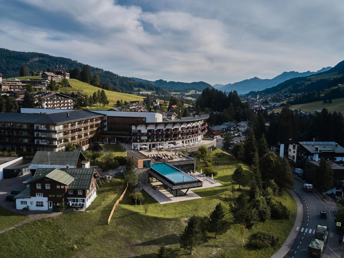 A-Rosa Ifen Hotel Kleinwalsertal Hirschegg  외부 사진 Aerial view of the resort