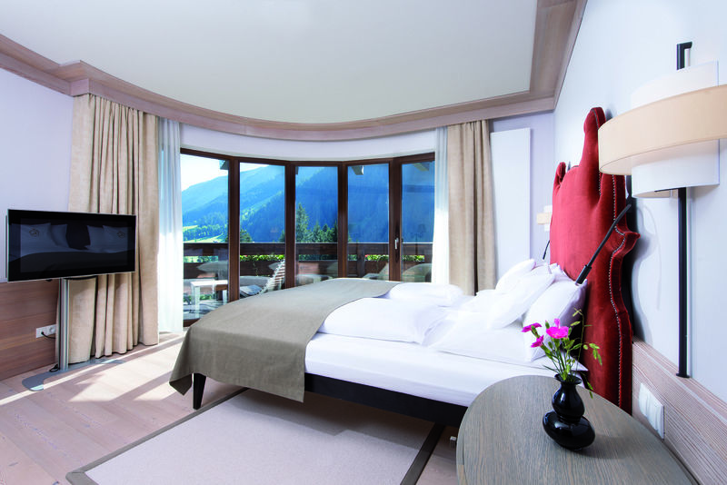 A-Rosa Ifen Hotel Kleinwalsertal Hirschegg  외부 사진 A room at the Hotel Axelmannstein