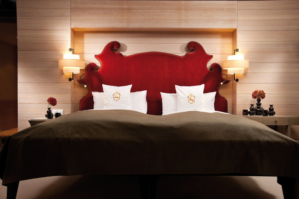 A-Rosa Ifen Hotel Kleinwalsertal Hirschegg  외부 사진 A bedroom at the Mandarin Oriental, Munich