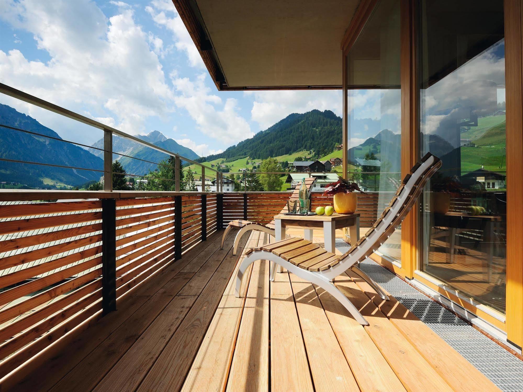 A-Rosa Ifen Hotel Kleinwalsertal Hirschegg  외부 사진 A balcony