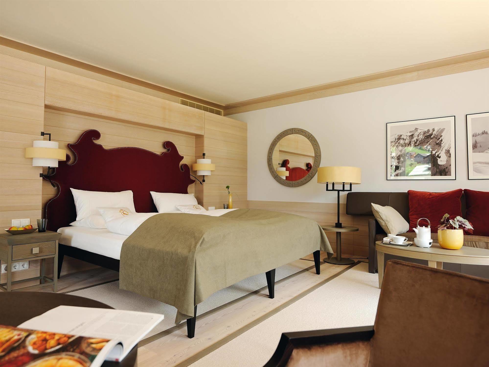 A-Rosa Ifen Hotel Kleinwalsertal Hirschegg  외부 사진 A room at the Hotel de Crillon
